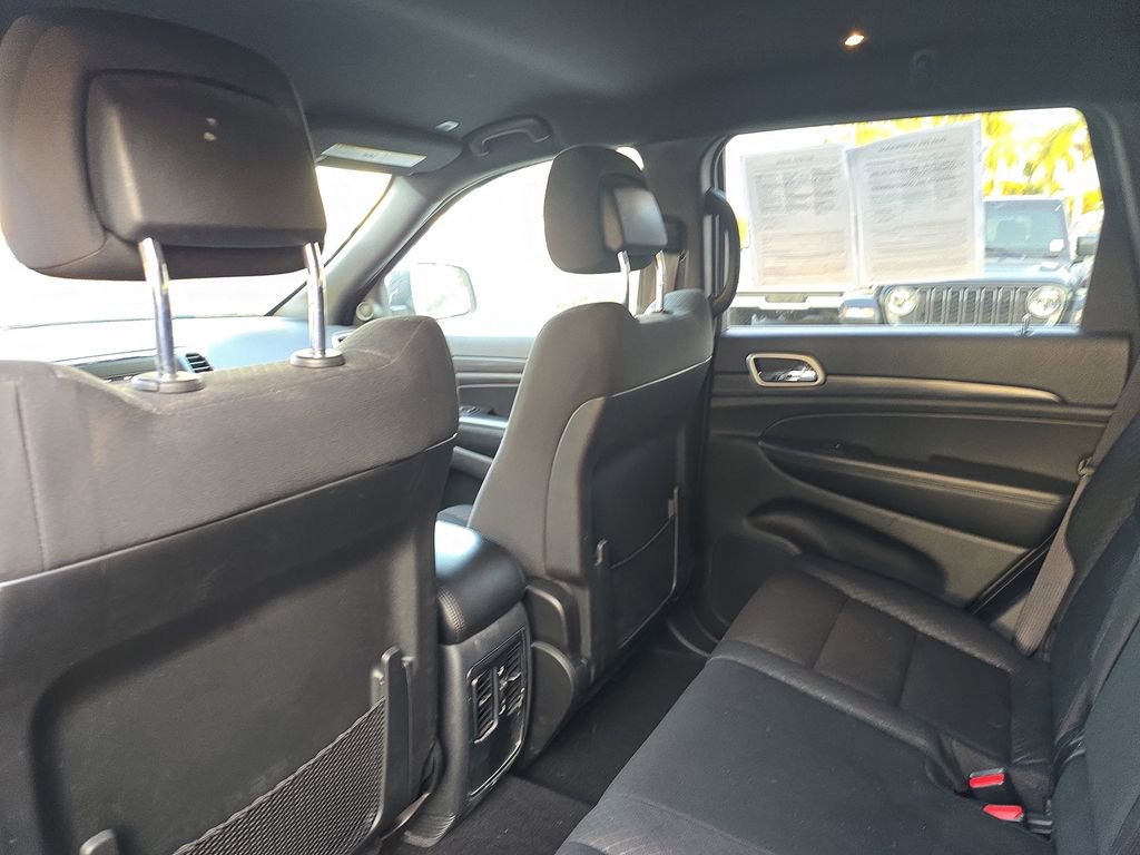 Used 2019 Jeep Grand Cherokee Laredo image 16