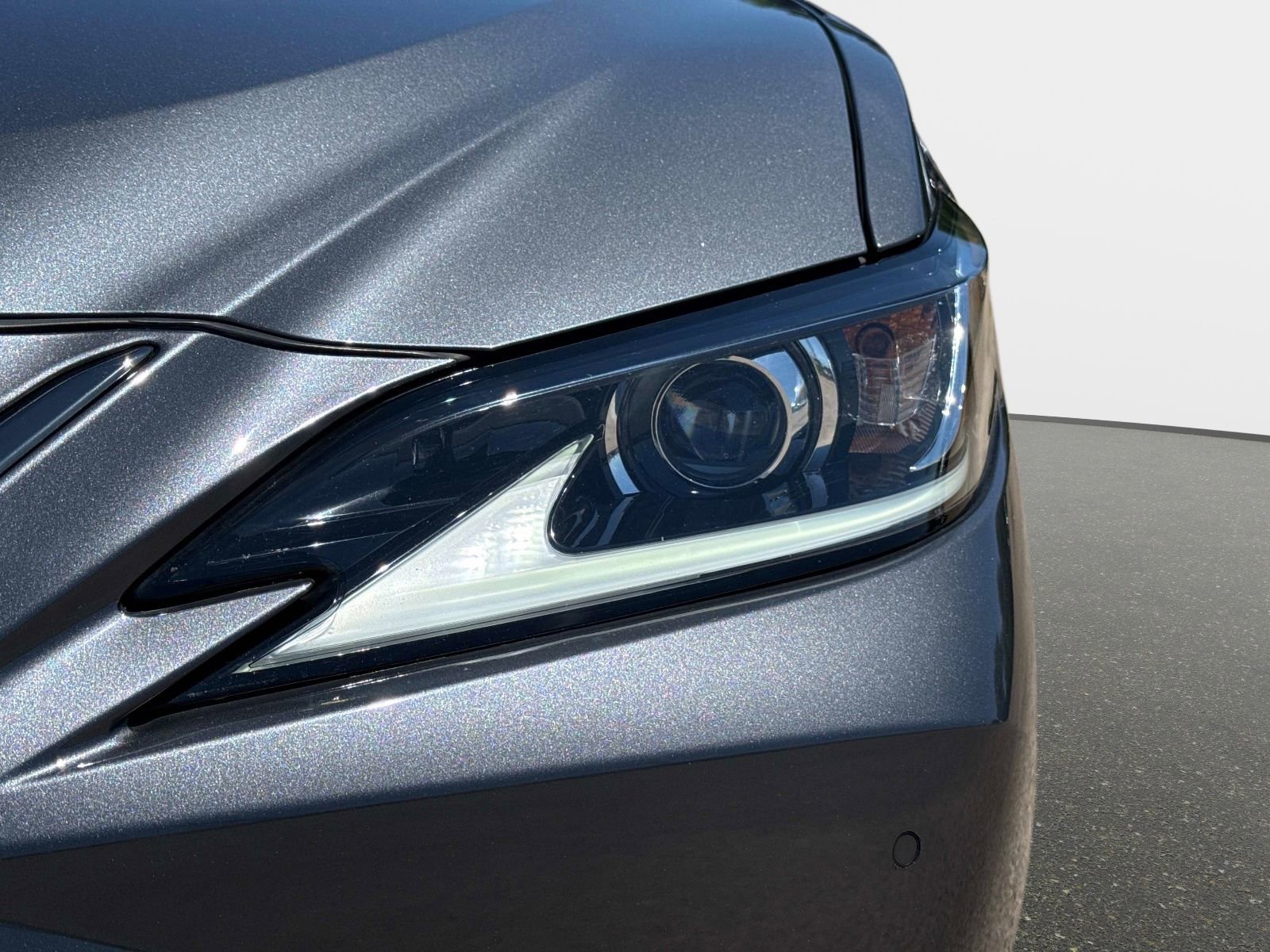 Used 2024 Lexus ES 350 F Sport w/ Accessory Package (Z2) FWD image 9