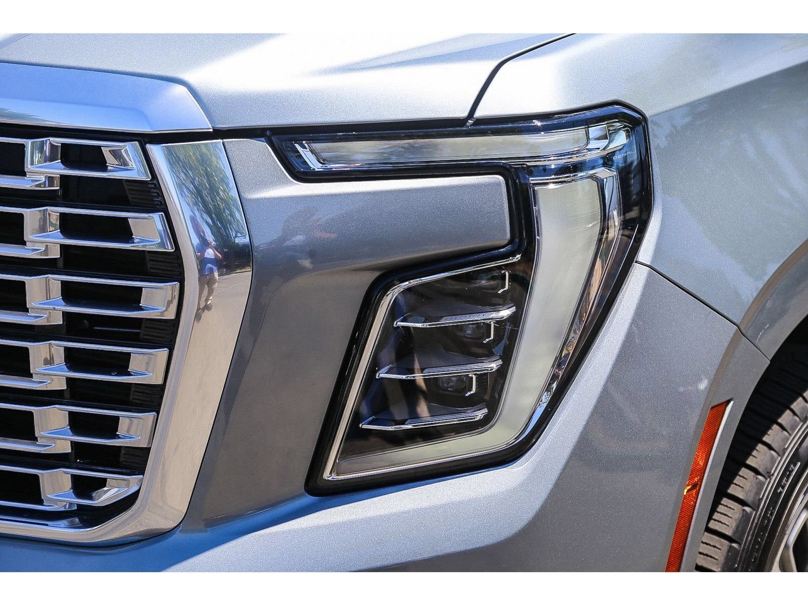 Used 2025 GMC Yukon XL Denali AWD/4WD image 7