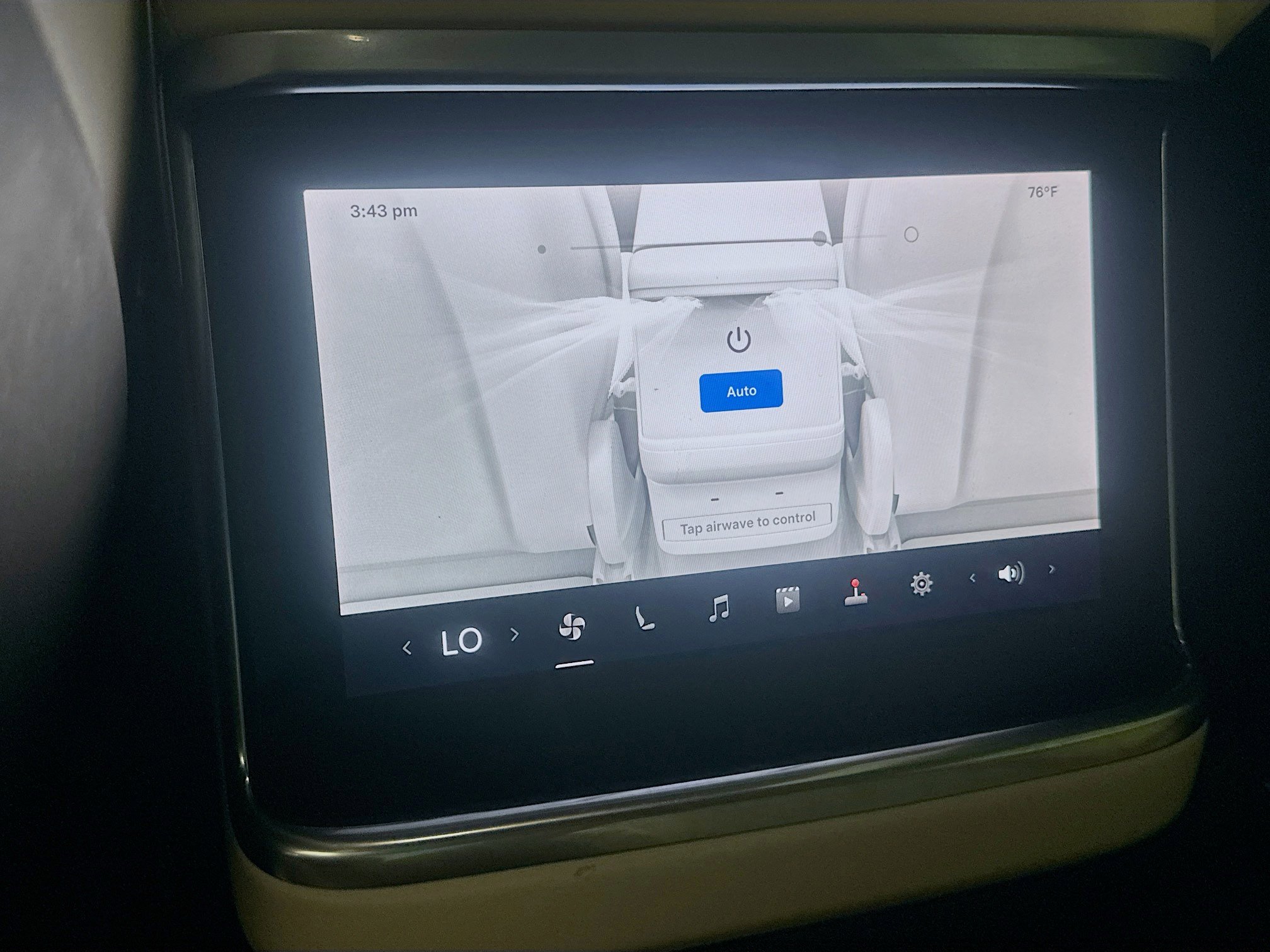 Used 2022 Tesla Model X image 25