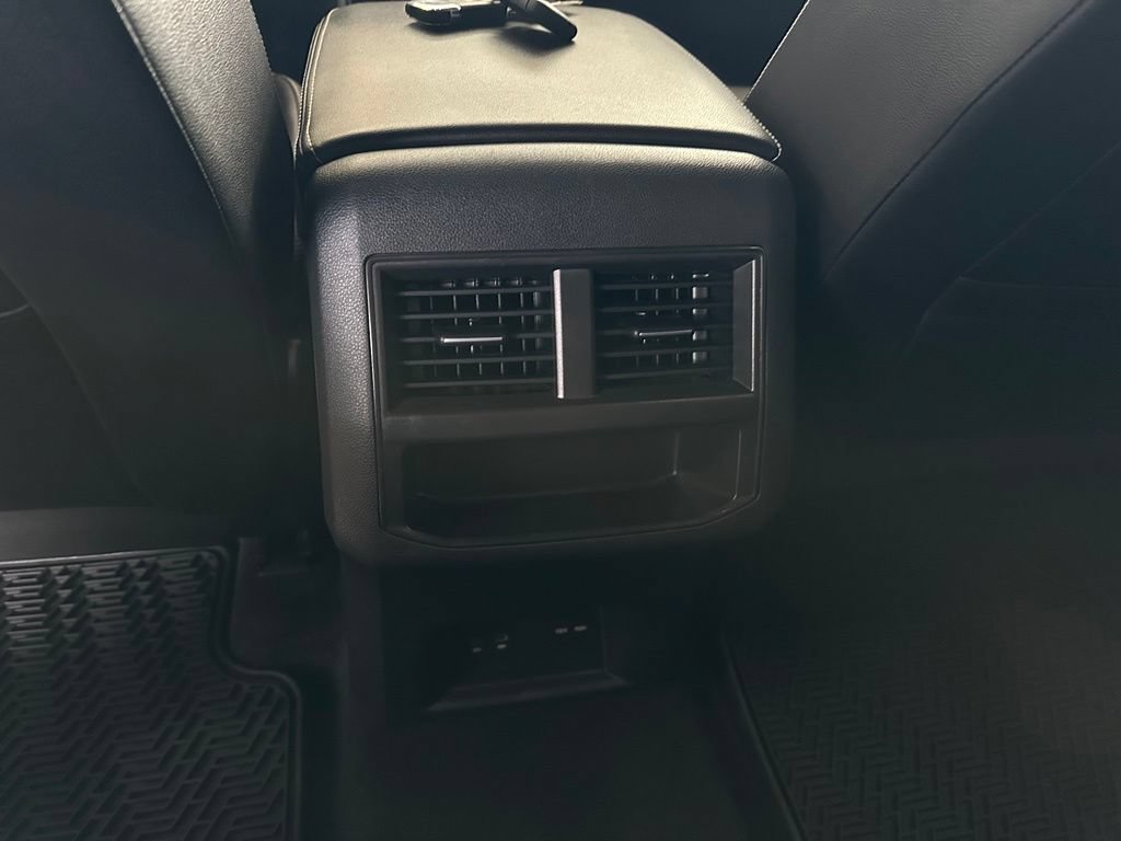 Used 2021 Volkswagen Atlas Cross Sport SE w/ Panoramic Sunroof Package FWD image 23