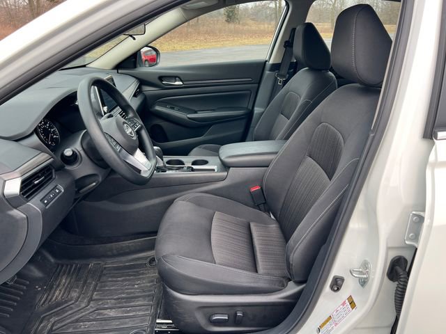 Used 2025 Nissan Altima 2.5 SV FWD image 3