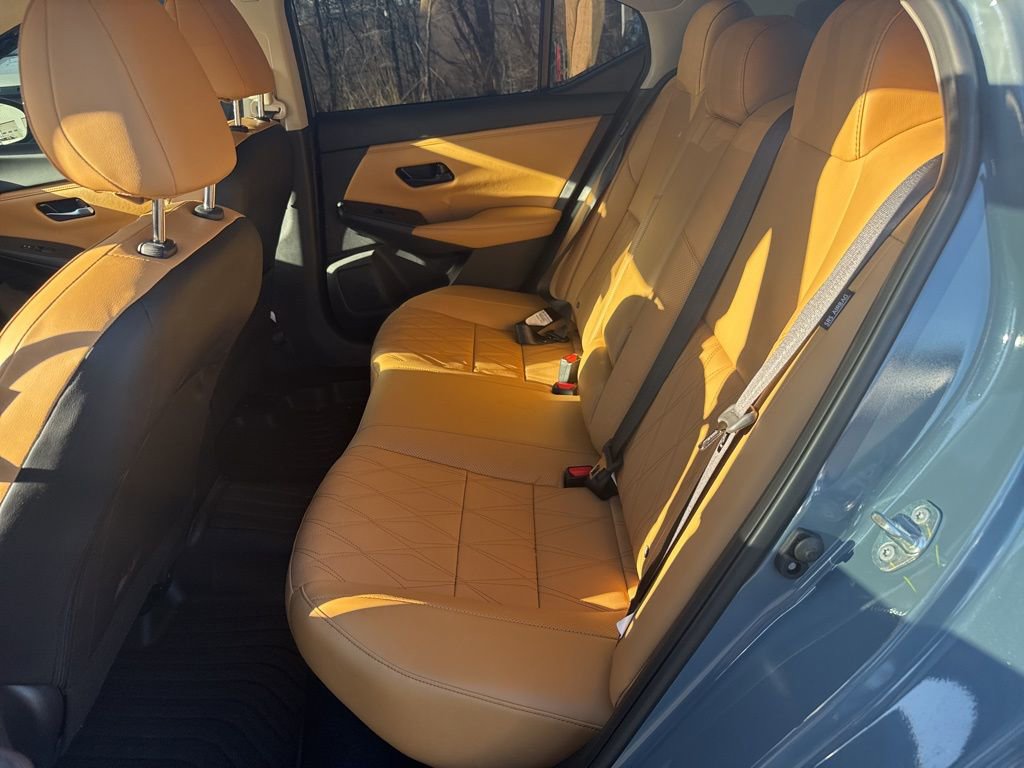 Used 2025 Nissan Sentra SV w/ SV Premium Package image 6