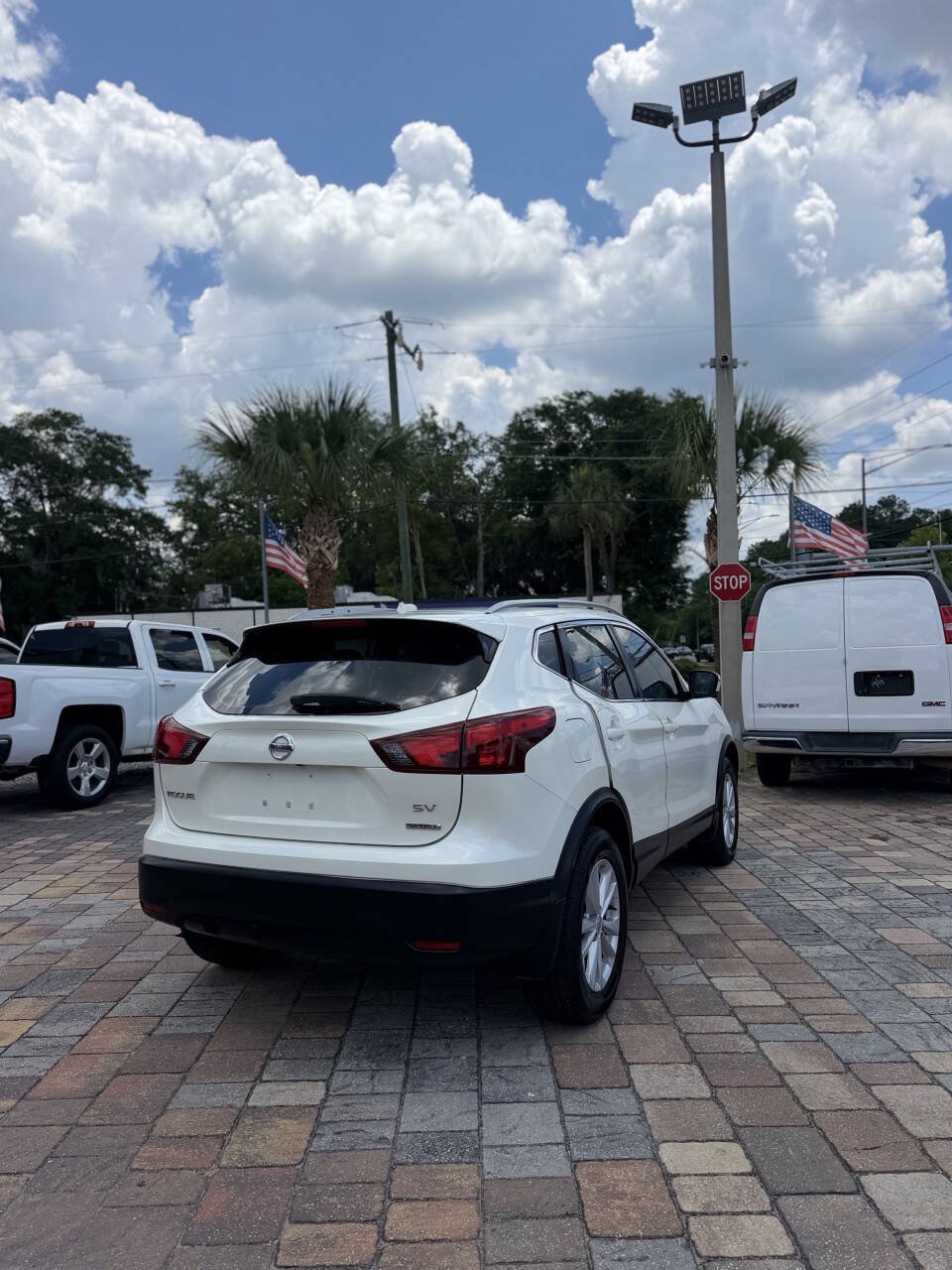 Used 2017 Nissan Rogue Sport SV w/ SV Premium Package FWD image 6