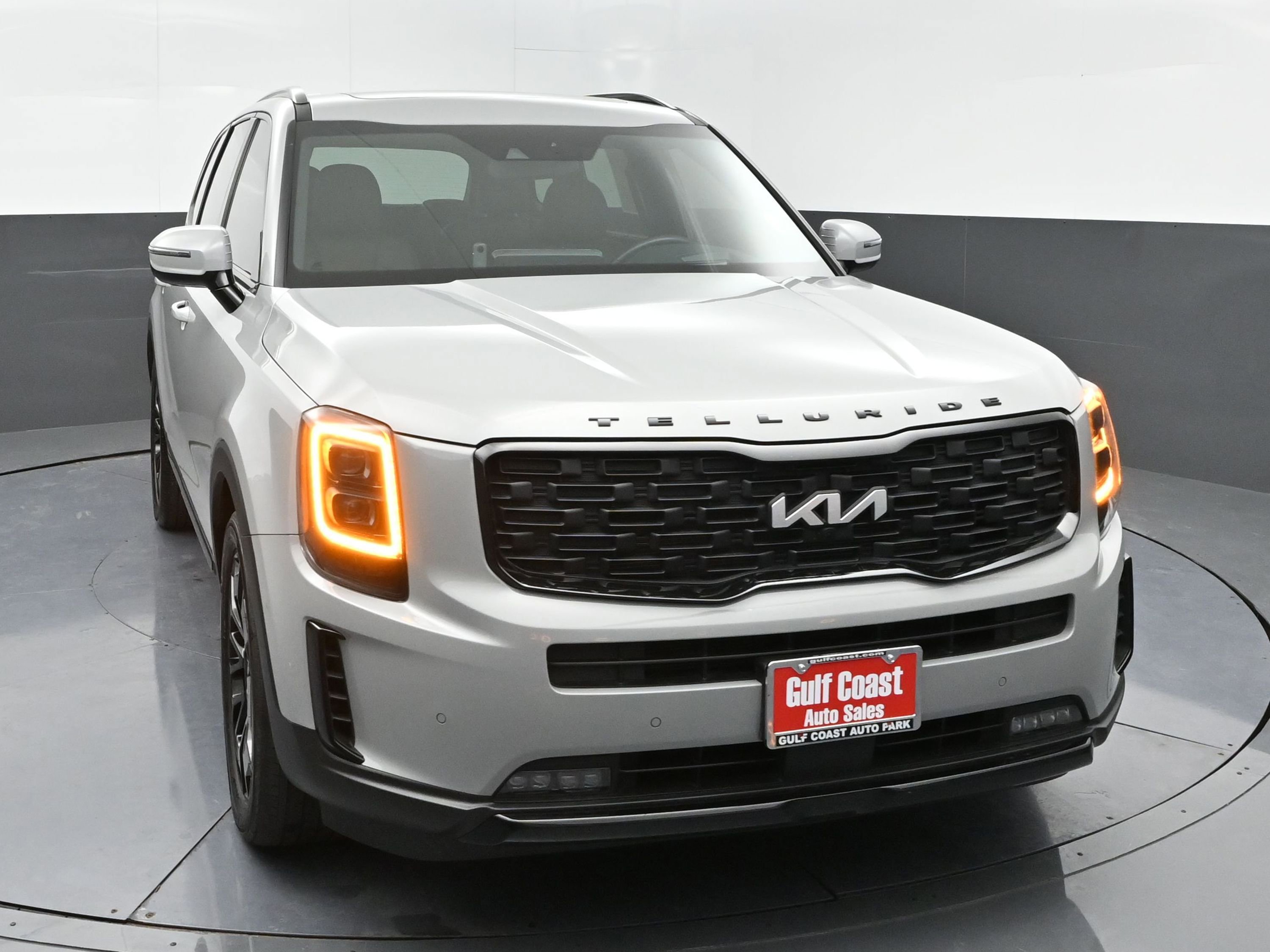 Used 2022 Kia Telluride SX w/ SX Prestige Package image 3