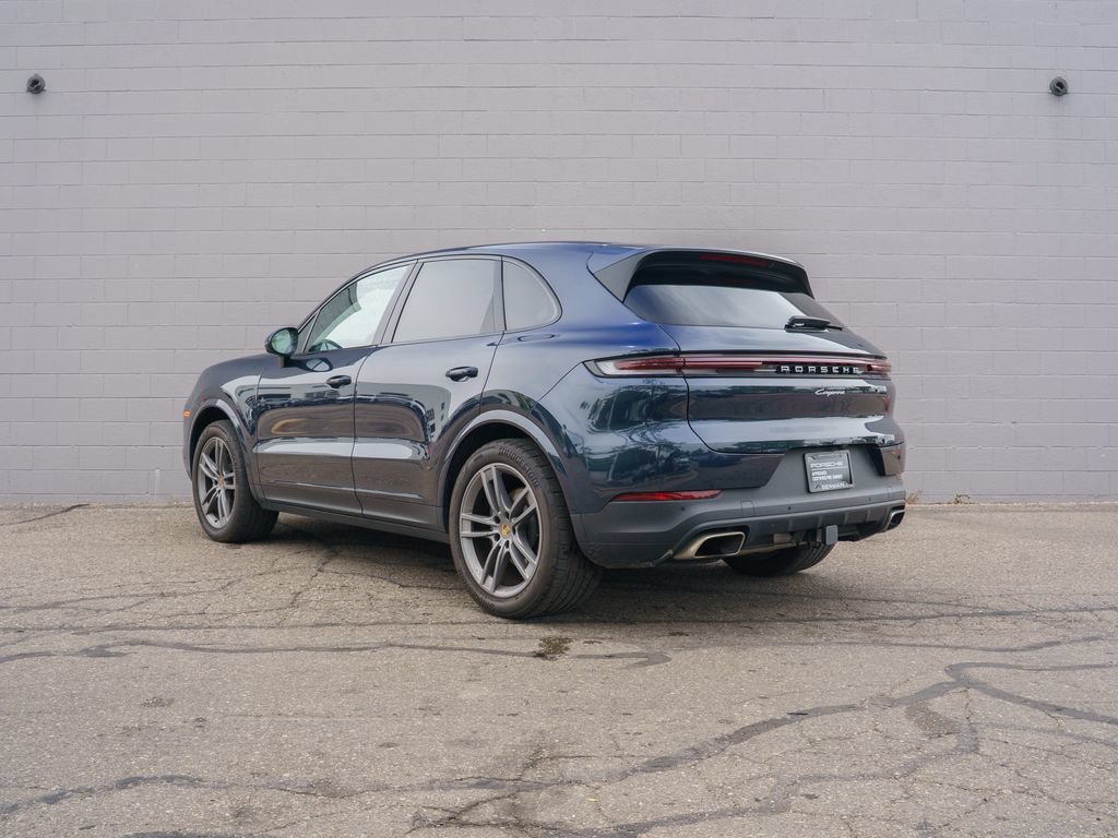 Used 2024 Porsche Cayenne AWD/4WD image 3