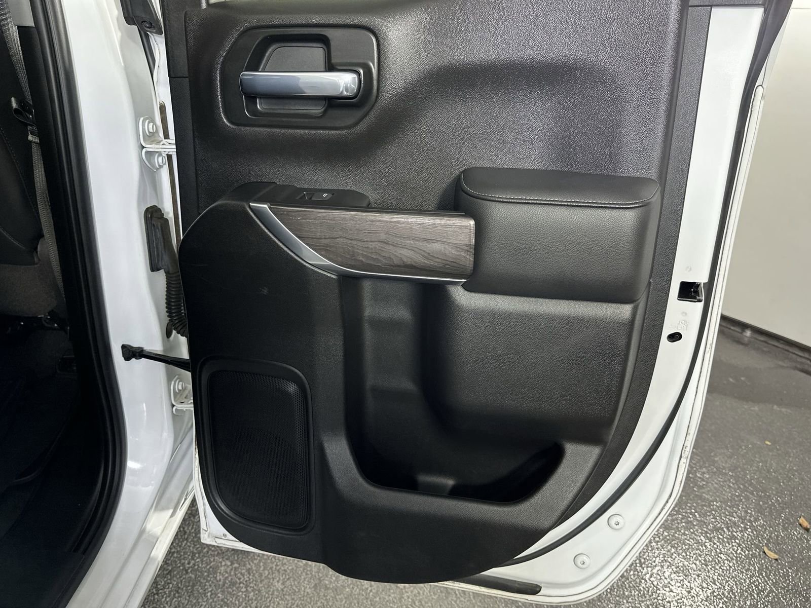 Used 2020 Chevrolet Silverado 1500 LTZ image 35