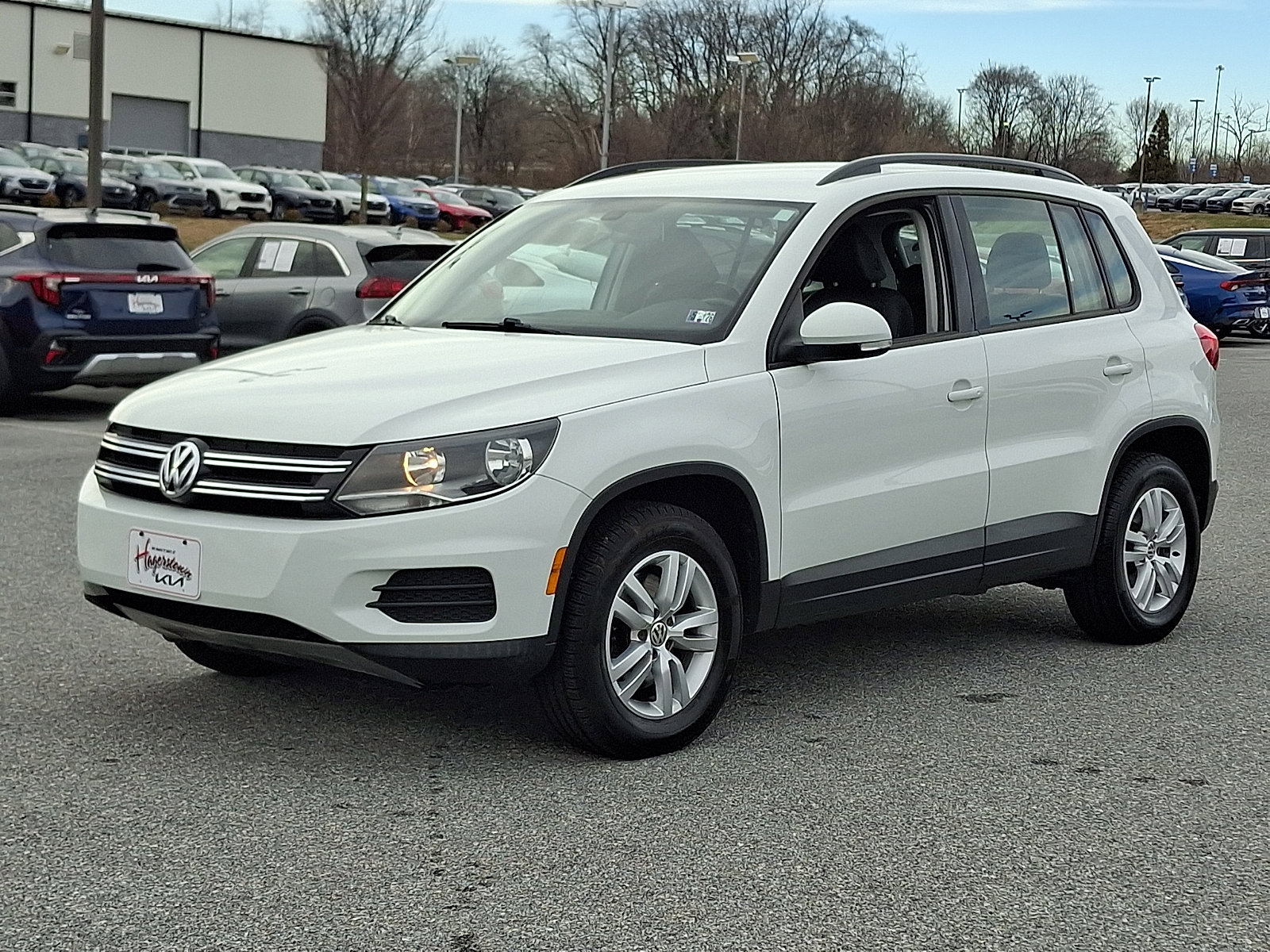 Used 2016 Volkswagen Tiguan S image 3