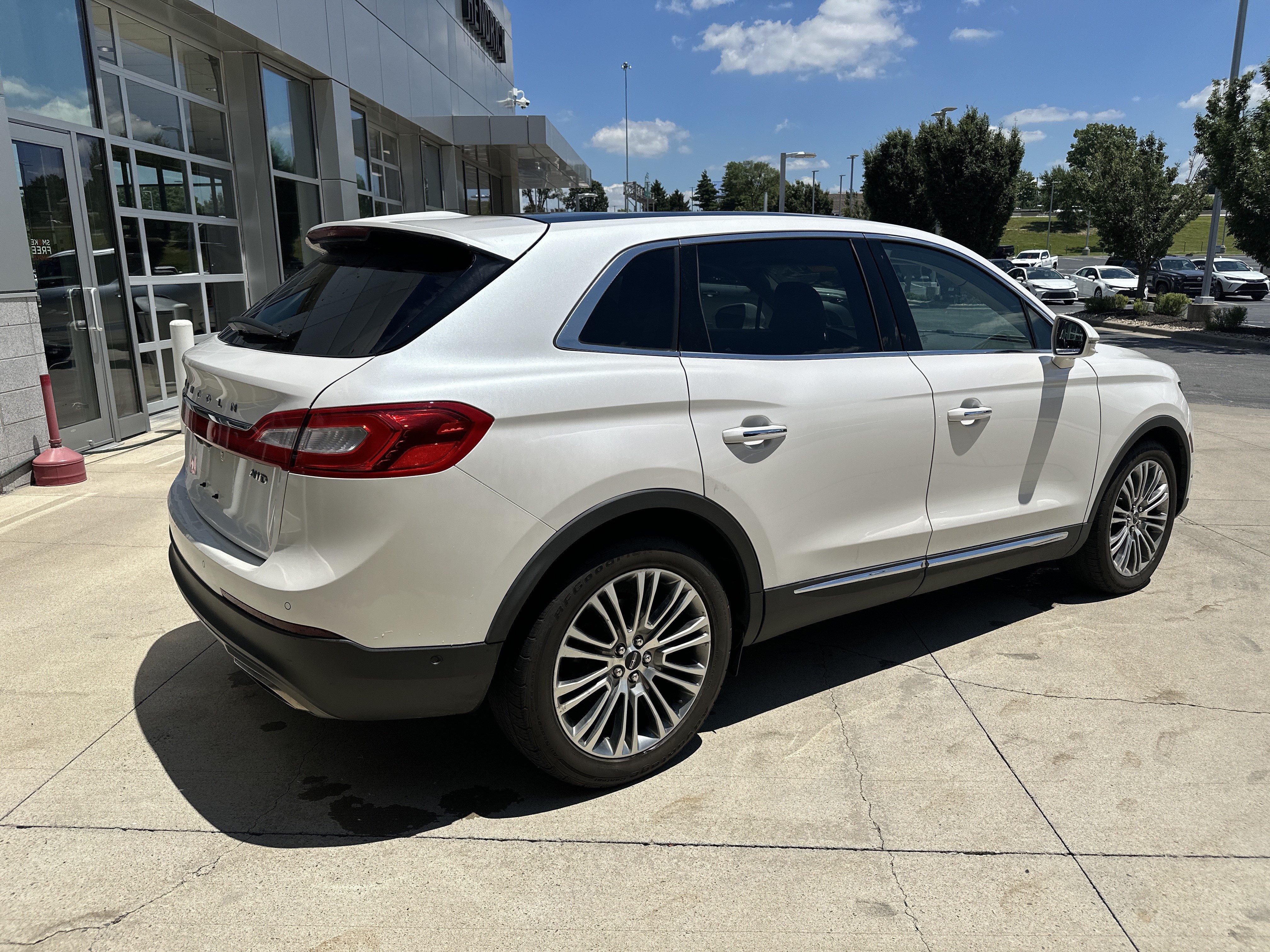 Used 2016 Lincoln MKX Reserve w/ Technology Package AWD/4WD image 6