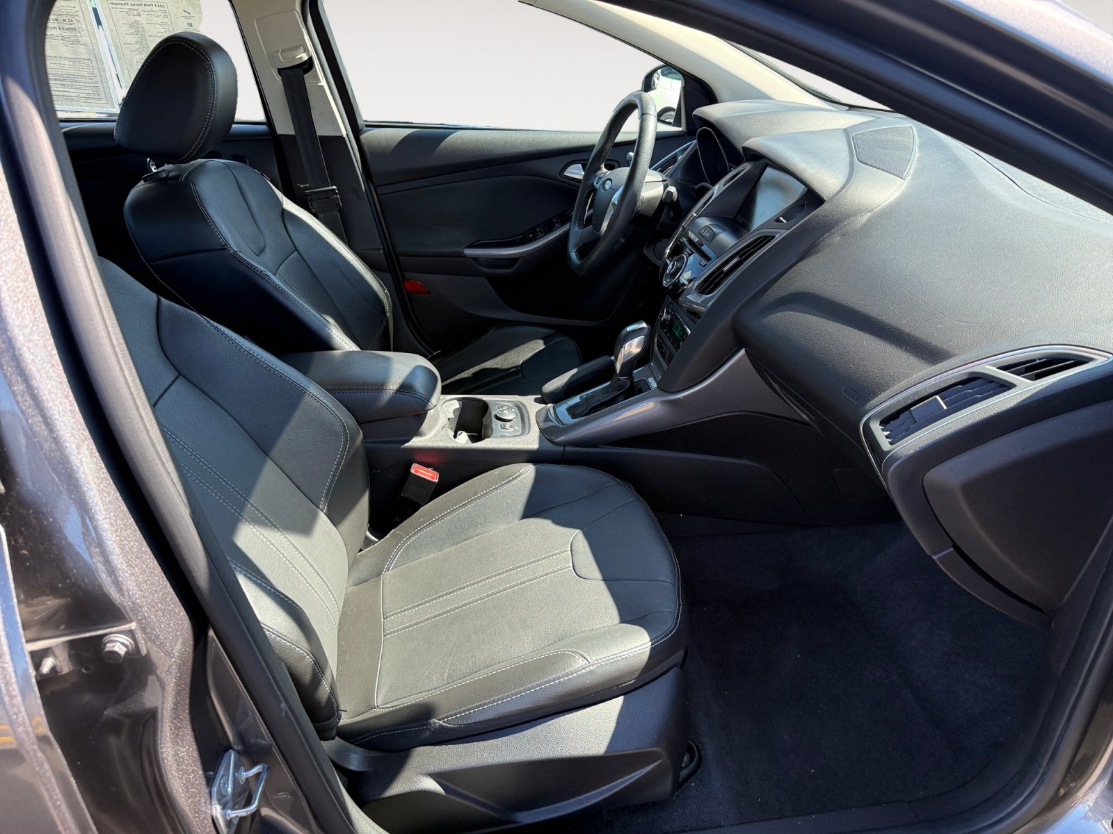 Used 2014 Ford Focus Titanium FWD image 19