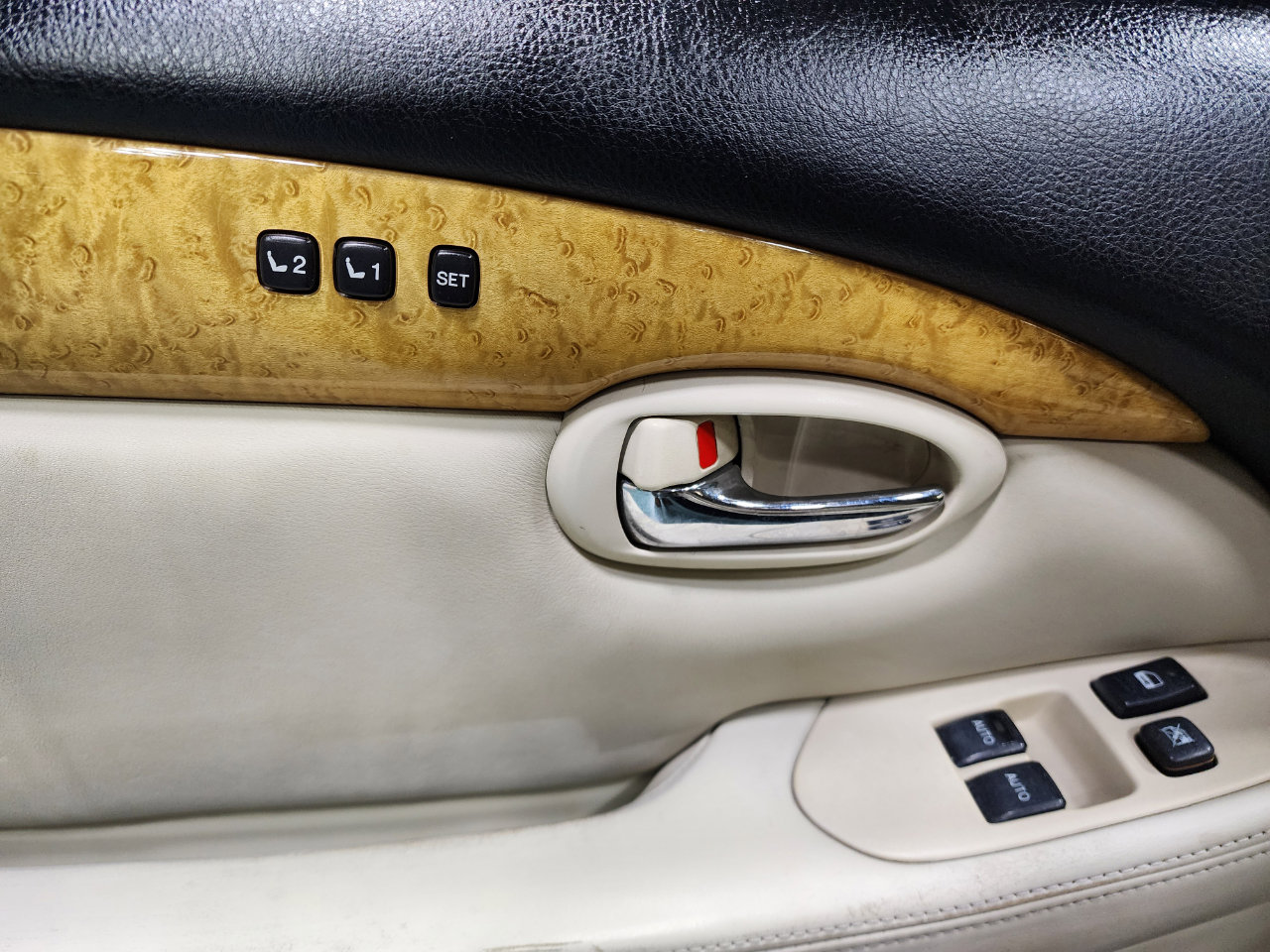 Used 2003 Lexus SC 430 Convertible image 21