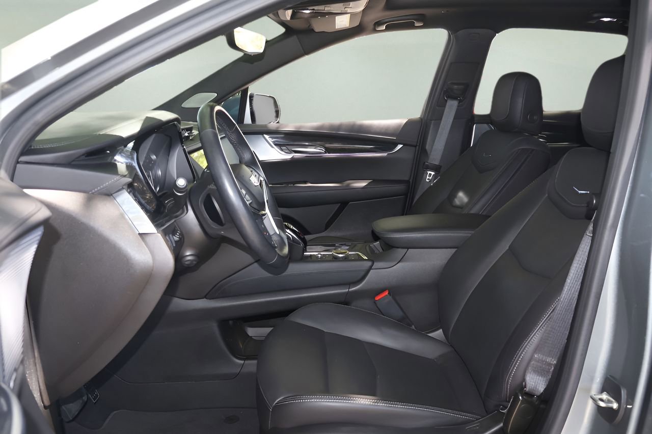 Used 2023 Cadillac XT5 Premium Luxury w/ Technology Package FWD image 11