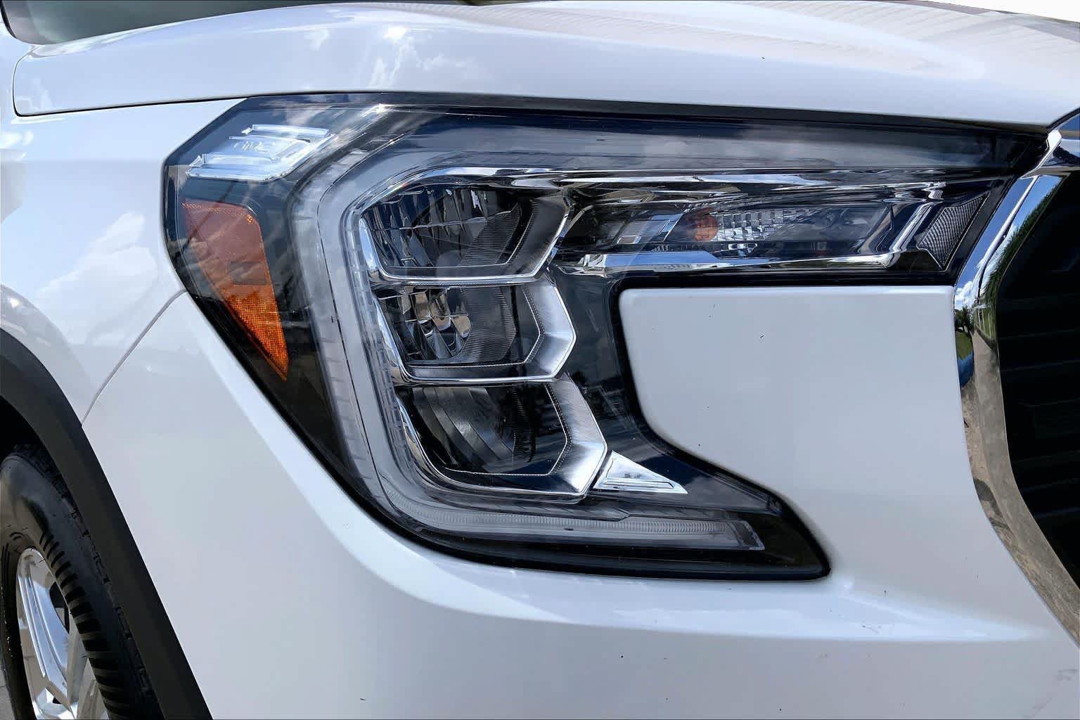 Used 2024 GMC Terrain SLE FWD image 26