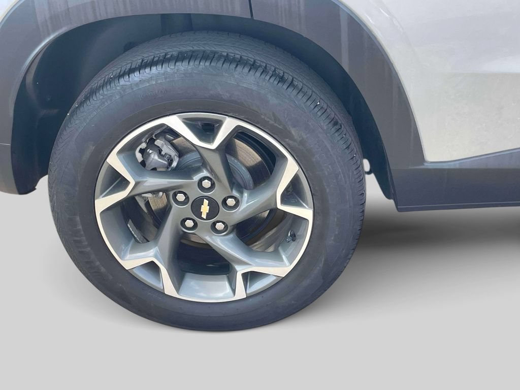 Used 2024 Chevrolet Trax LT w/ Driver Confidence Package FWD image 8