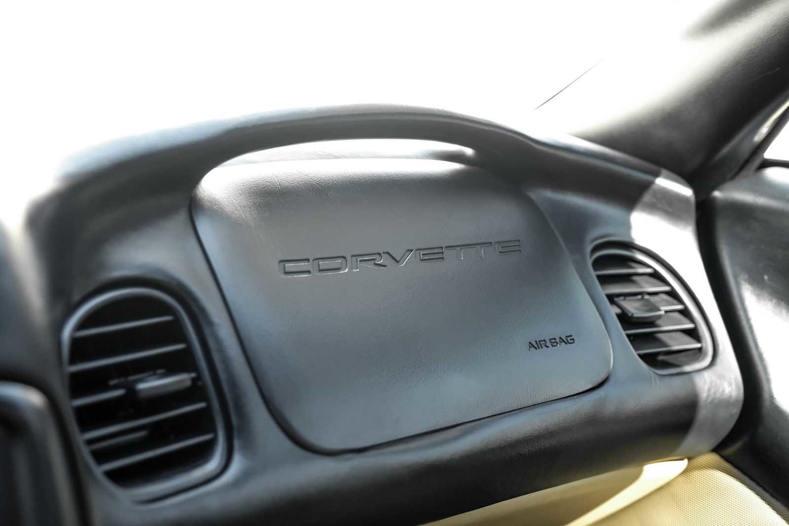 Used 2004 Chevrolet Corvette Coupe w/ Roof Package image 19