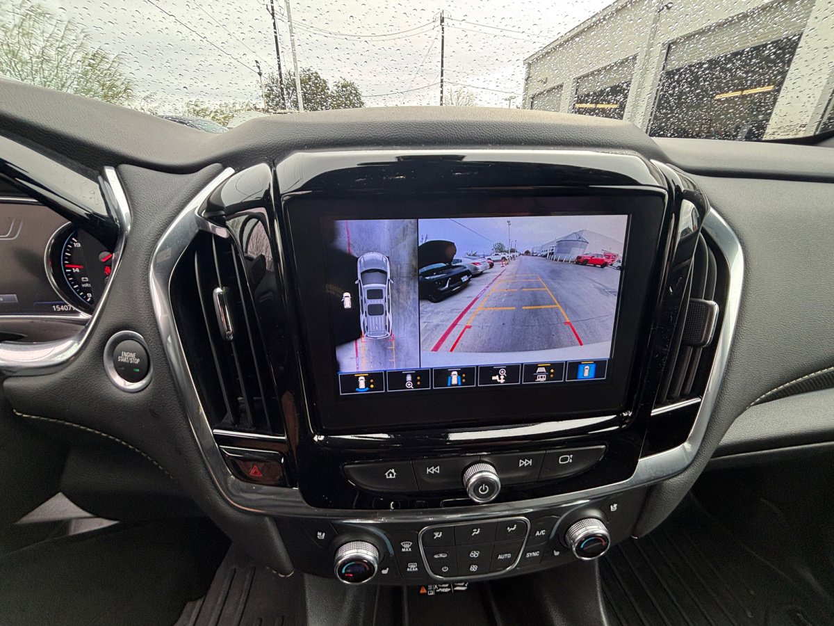 Used 2023 Chevrolet Traverse Premier image 9