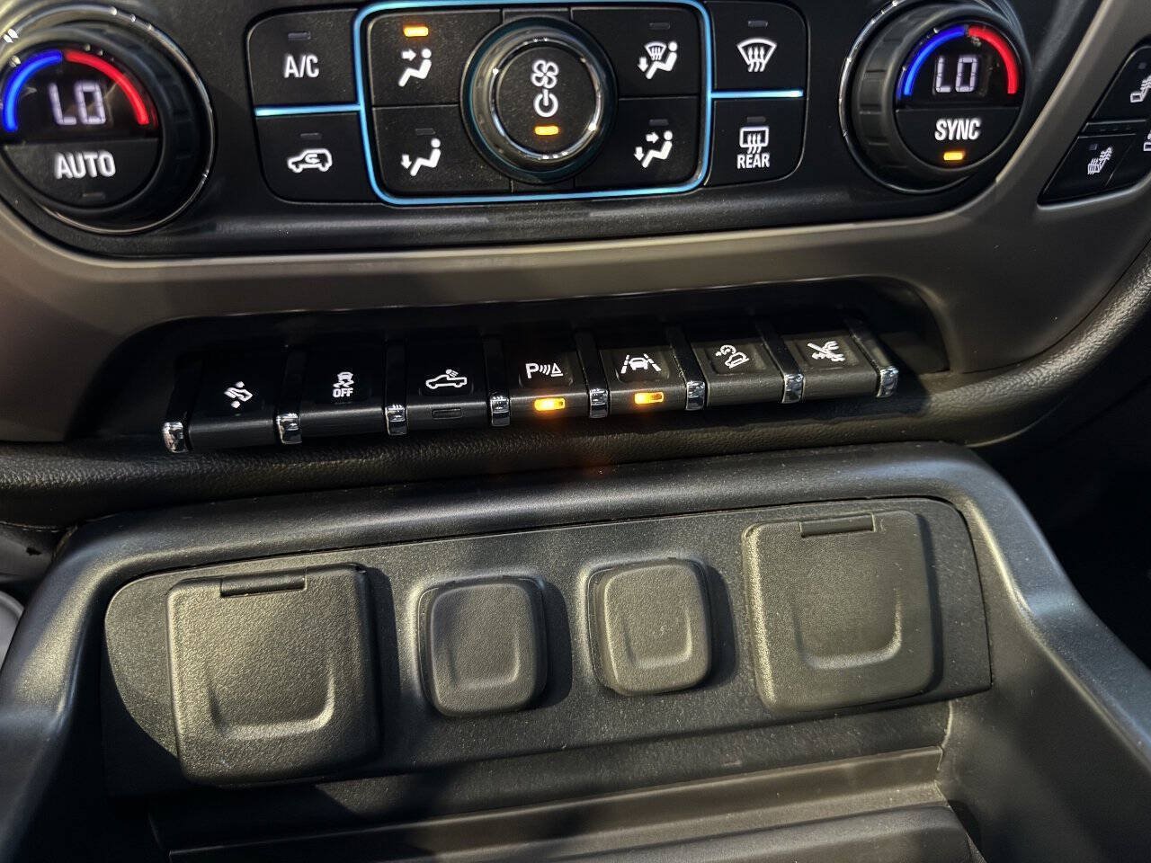 Used 2018 GMC Sierra 1500 Denali AWD/4WD image 30