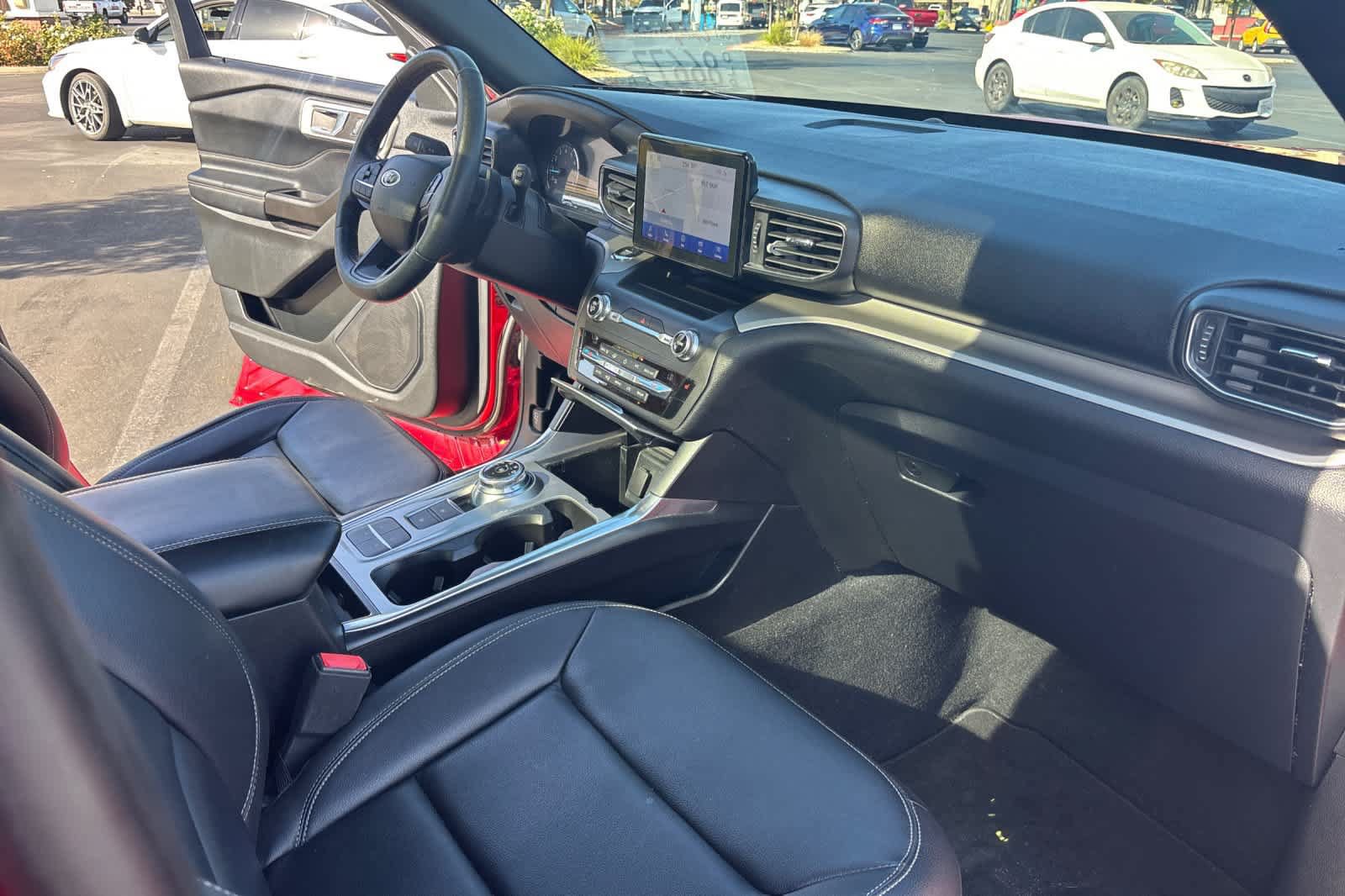 Used 2020 Ford Explorer XLT w/ Equipment Group 202A RWD image 18