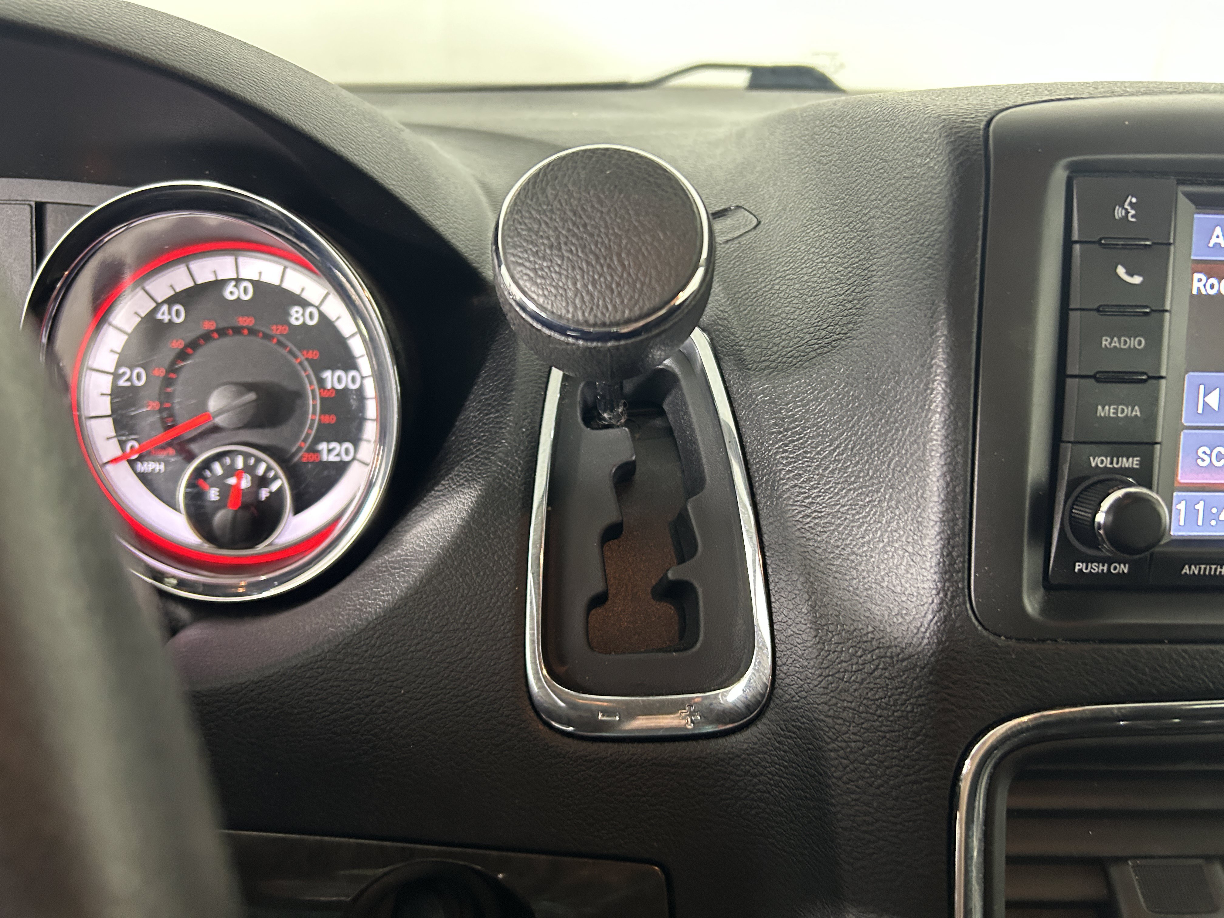 Used 2019 Dodge Grand Caravan SE w/ UConnect Hands-Free Group FWD image 18