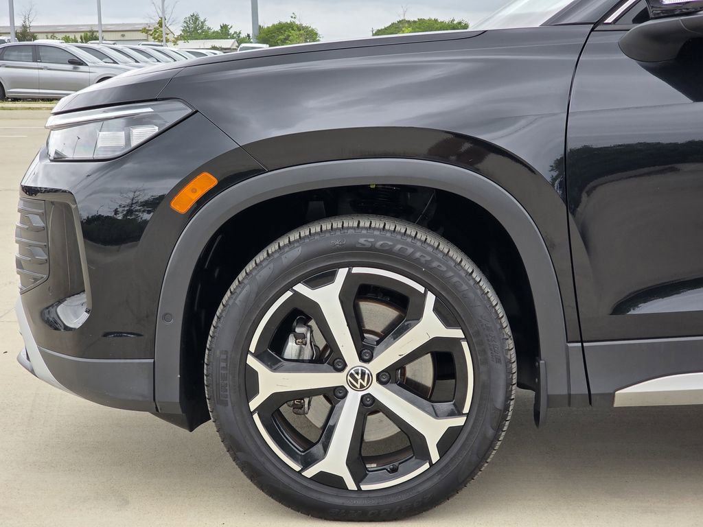 Used 2025 Volkswagen Tiguan SE AWD/4WD image 5