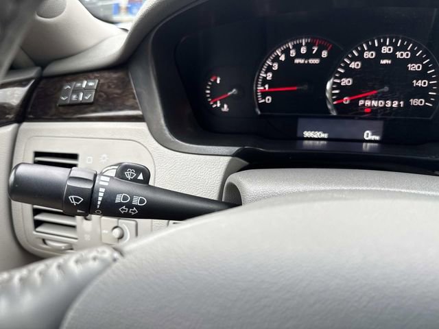 Used 2010 Cadillac DTS Luxury image 35