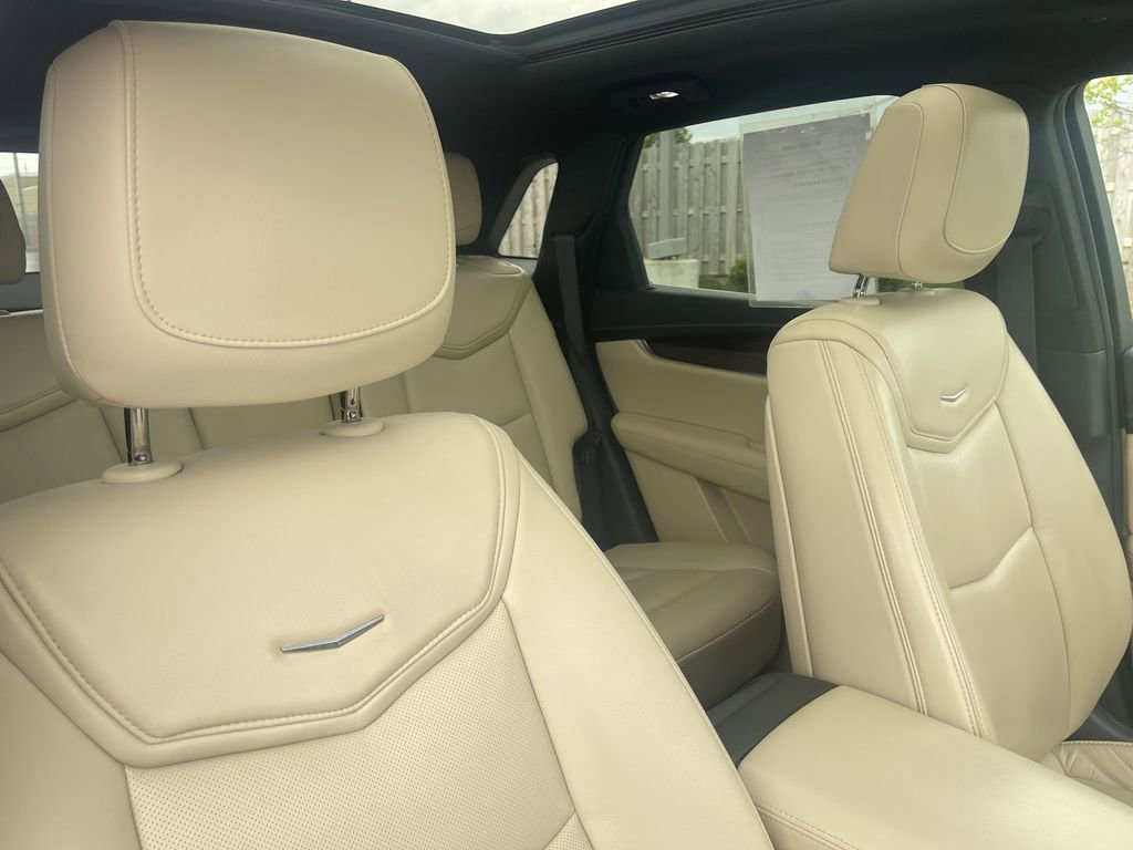 Used 2017 Cadillac XT5 Luxury w/ Driver Awareness Package AWD/4WD image 33