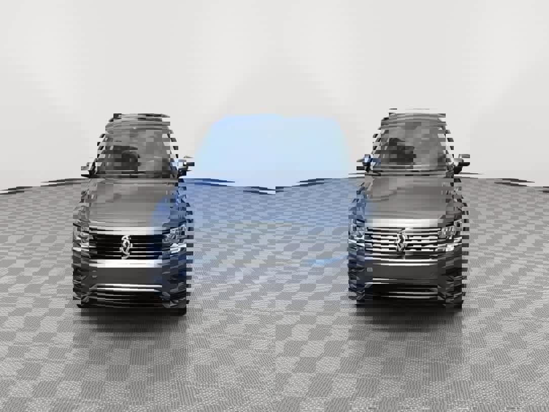 Used 2021 Volkswagen Tiguan SE w/ Panoramic Sunroof Package image 3