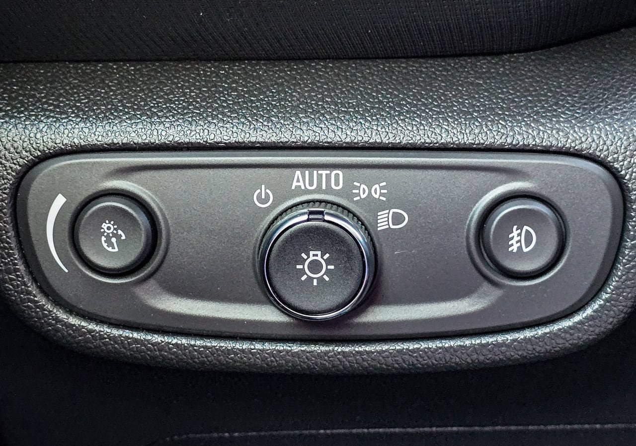 Used 2023 Chevrolet TrailBlazer LT FWD image 27