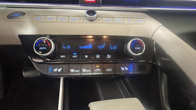 Certified 2023 Hyundai Elantra Limited FWD image 23