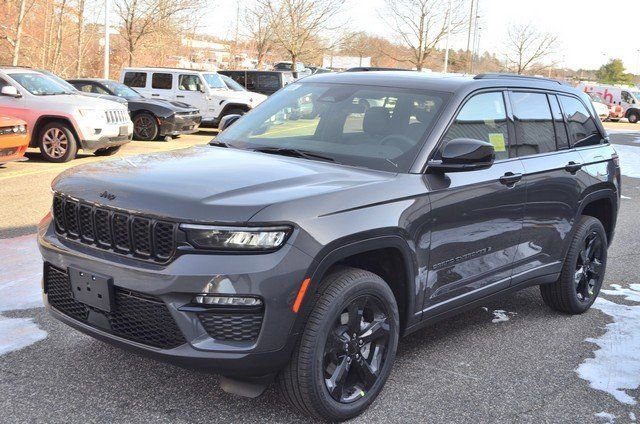 New 2025 Jeep Grand Cherokee Limited w/ Black Appearance Package image 4