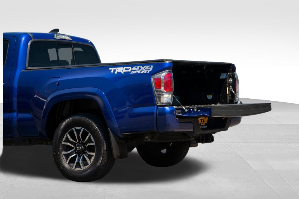 Used 2023 Toyota Tacoma TRD Sport w/ TRD Premium Sport Package AWD/4WD image 9