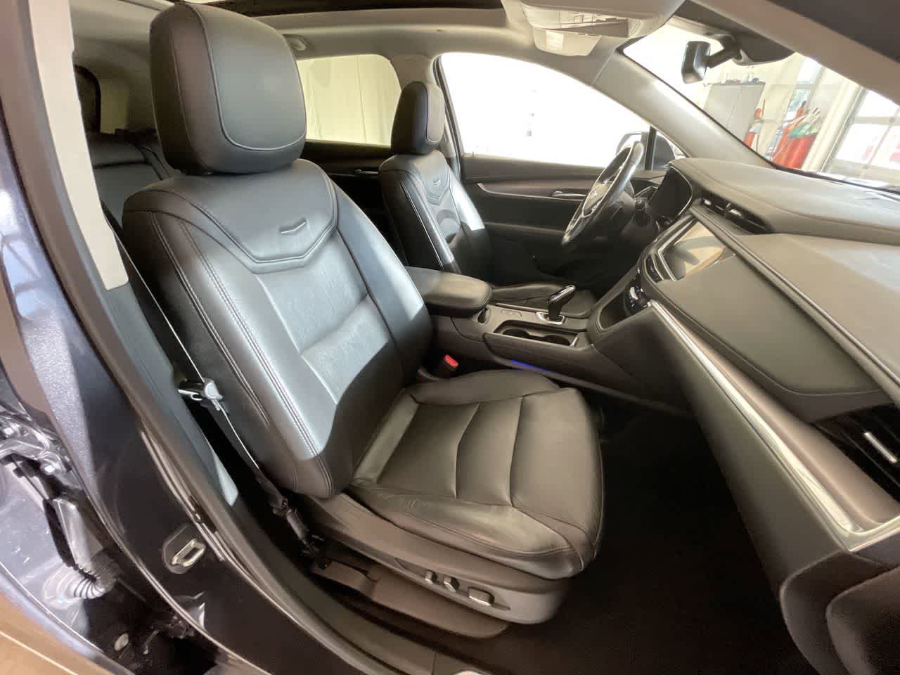 Used 2018 Cadillac XT5 Luxury w/ Driver Awareness Package AWD/4WD image 25