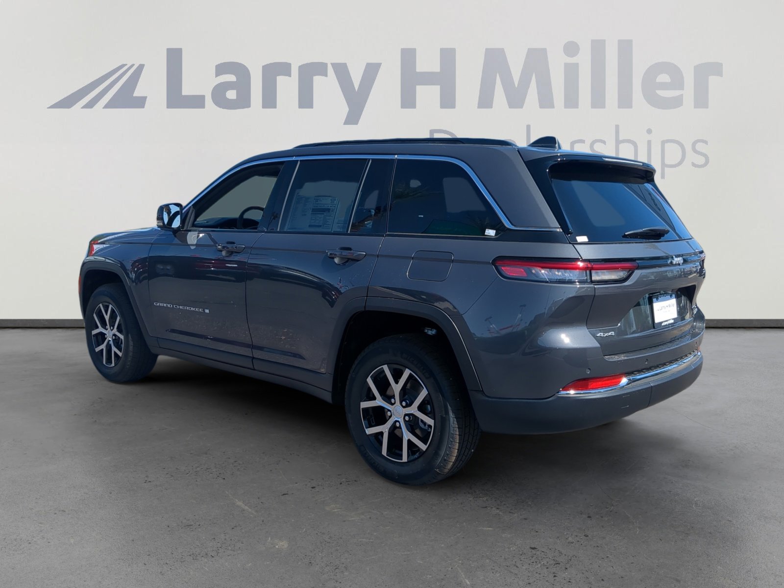 New 2025 Jeep Grand Cherokee Limited w/ Trailer Tow Package image 3