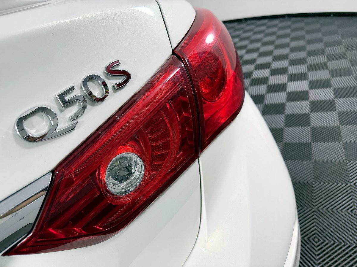 Used 2015 INFINITI Q50 w/ Navigation Package RWD image 11