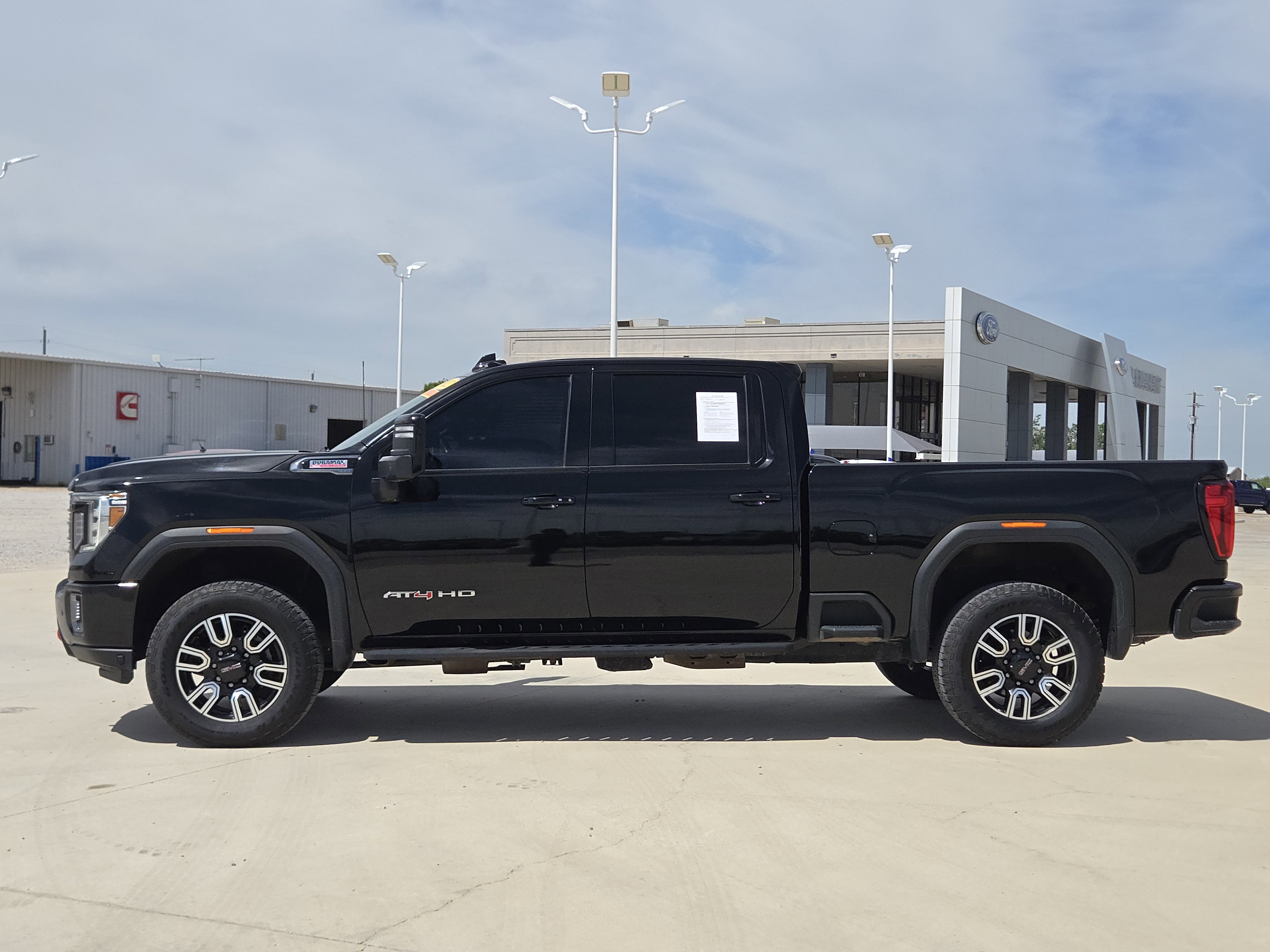 Used 2022 GMC Sierra 2500 AT4 w/ AT4 Premium Plus Package image 4