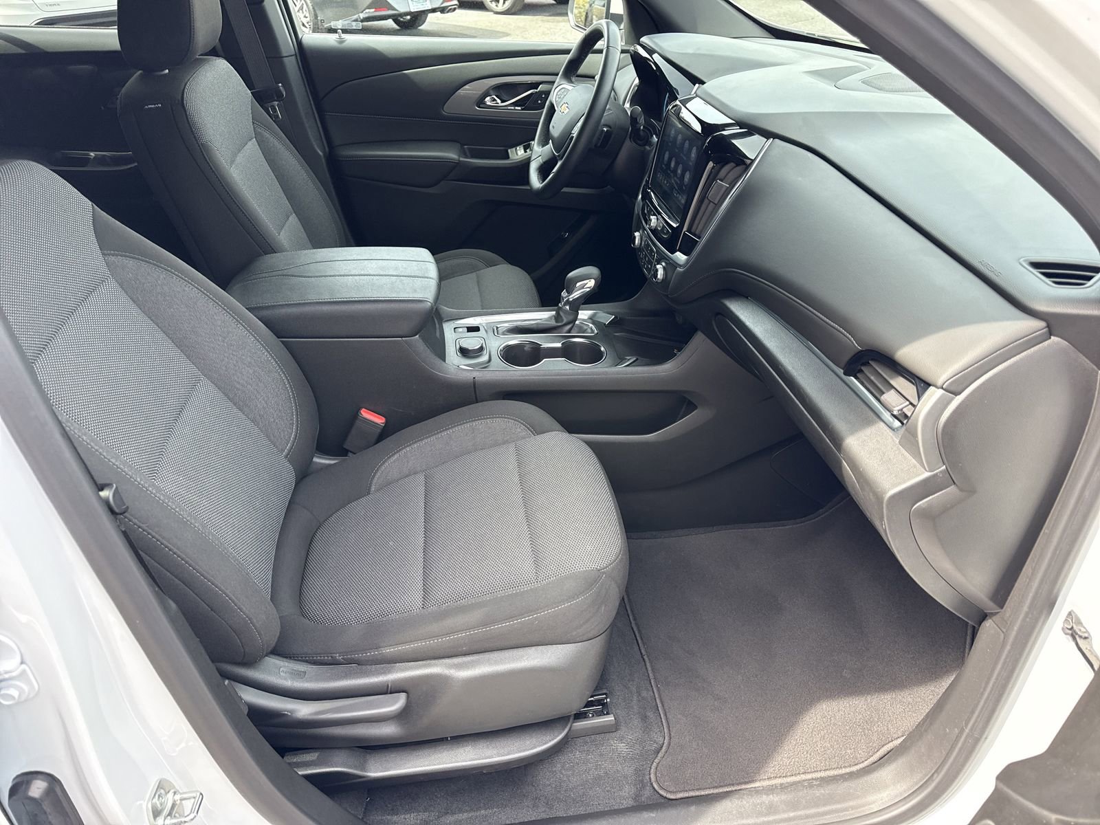 Used 2023 Chevrolet Traverse LT FWD image 32
