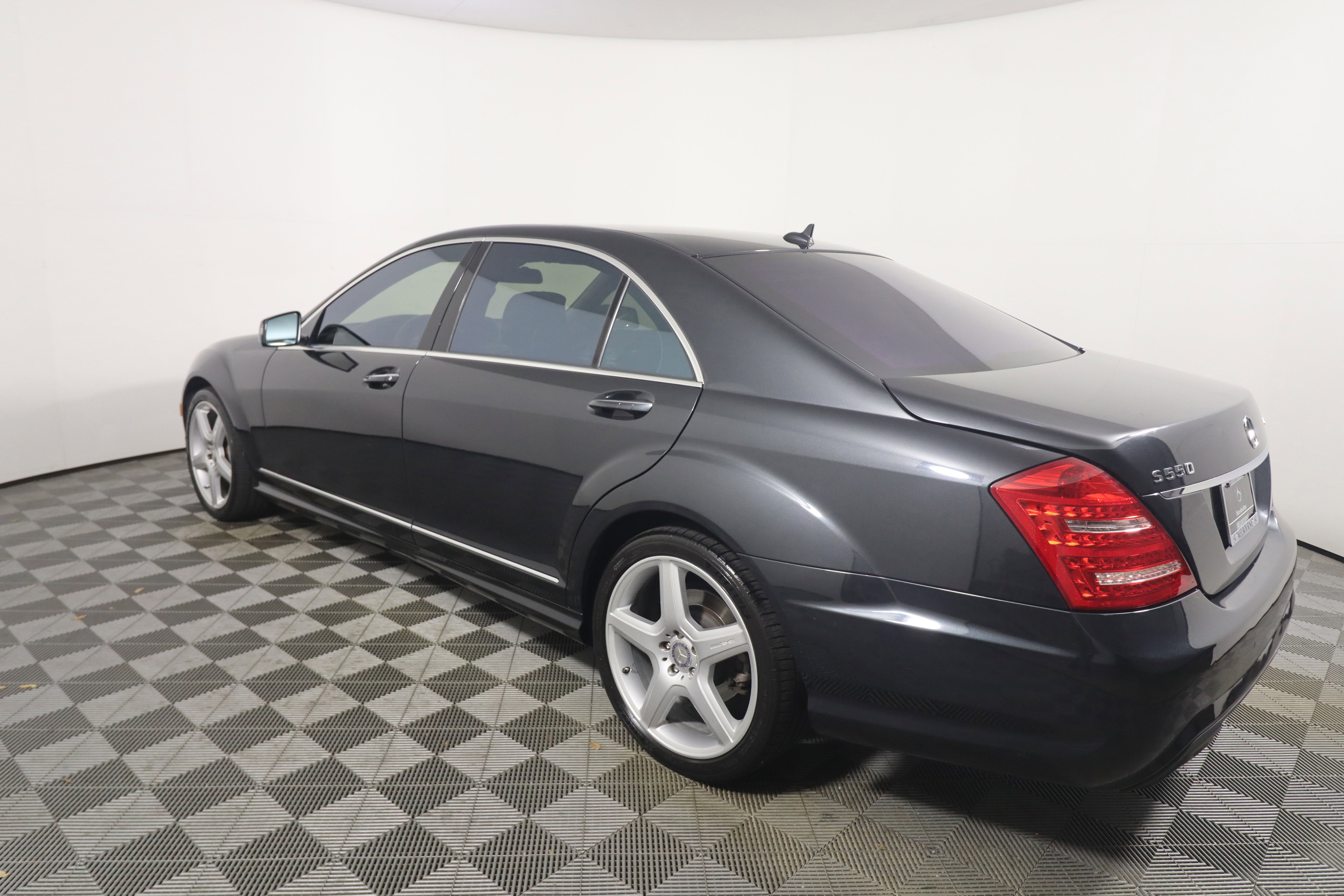 Used 2011 Mercedes-Benz S 550 4MATIC image 3