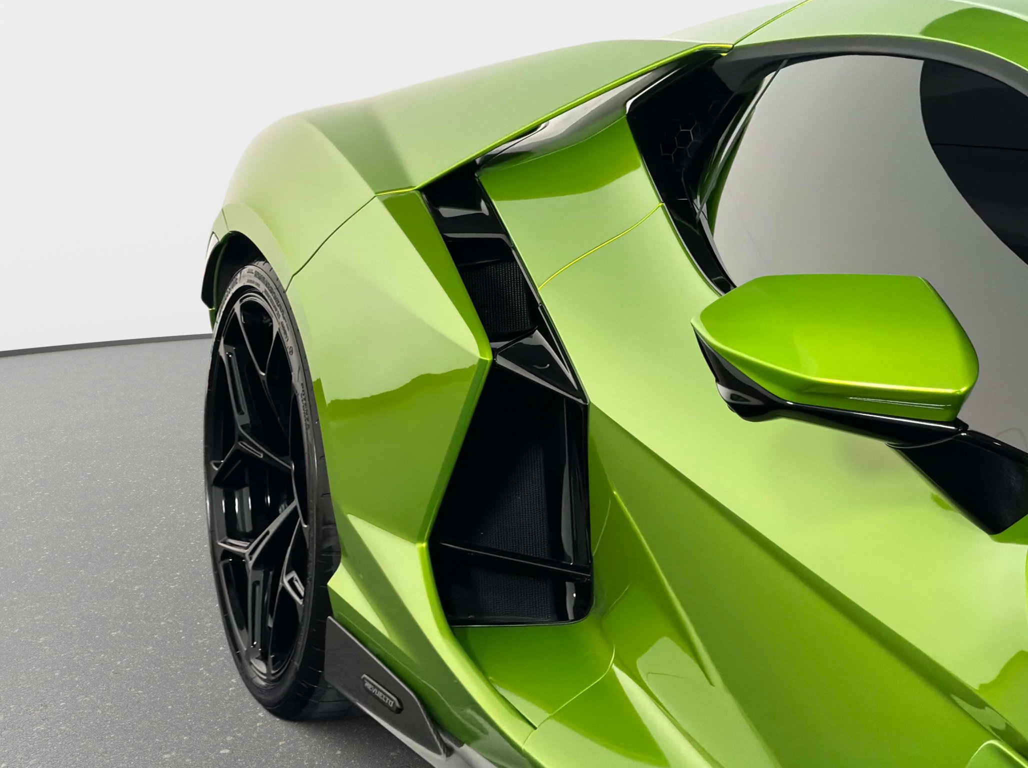 Used 2026 Lamborghini Revuelto AWD/4WD image 23
