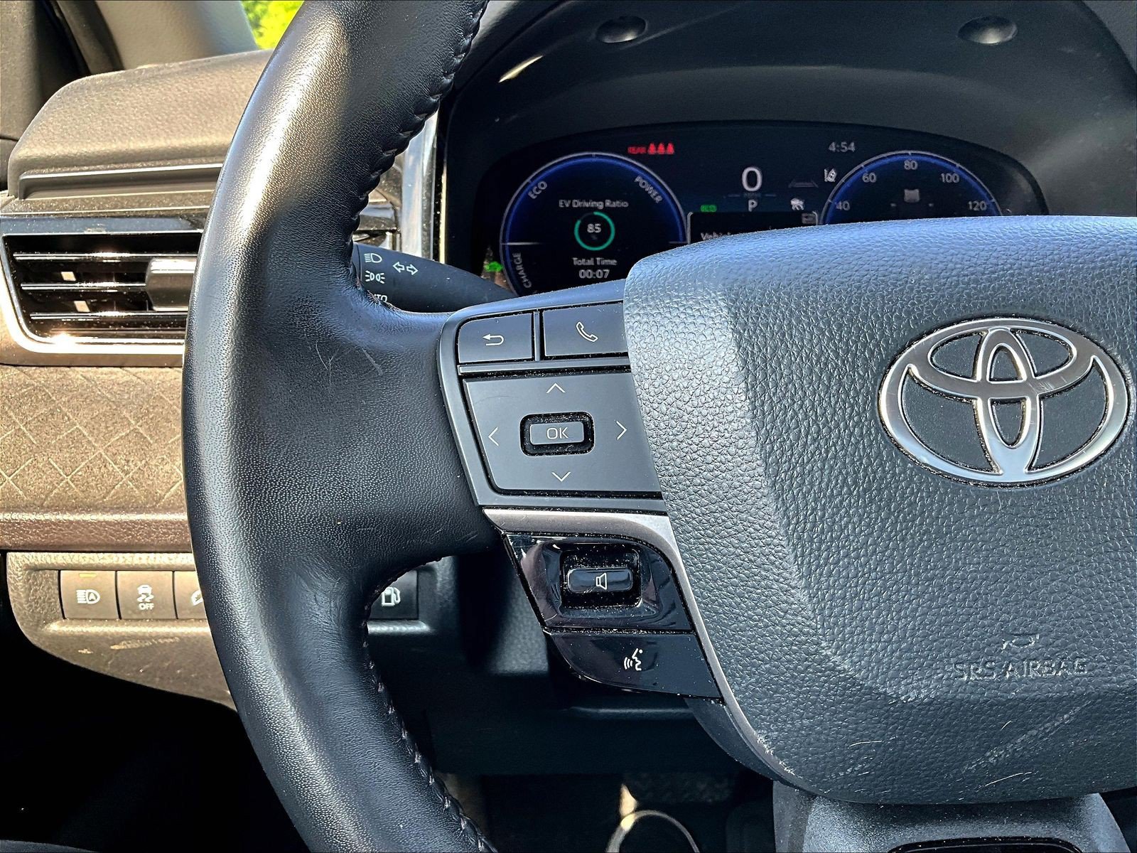Used 2025 Toyota Camry XLE FWD image 11