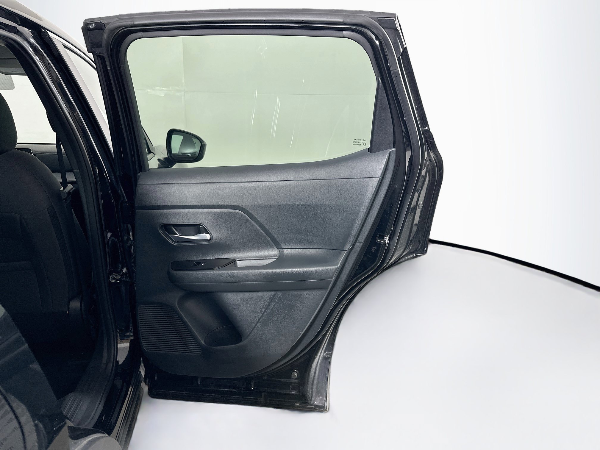 Used 2025 Nissan Kicks SV AWD/4WD image 27