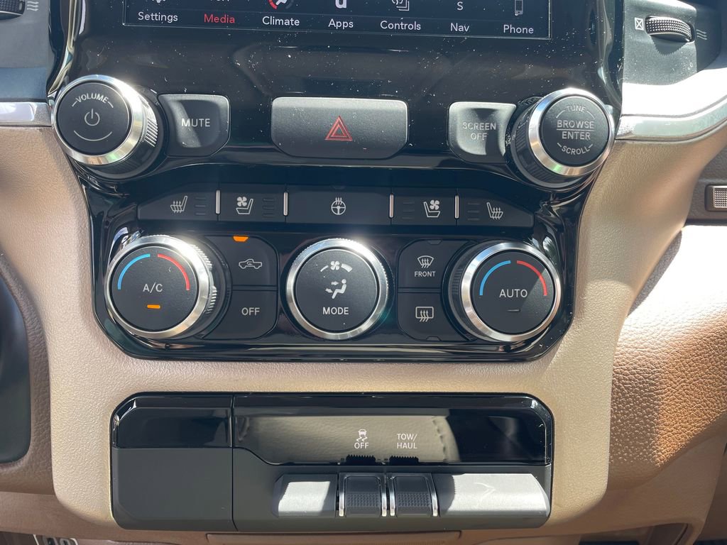 Used 2020 RAM 1500 Laramie RWD image 17