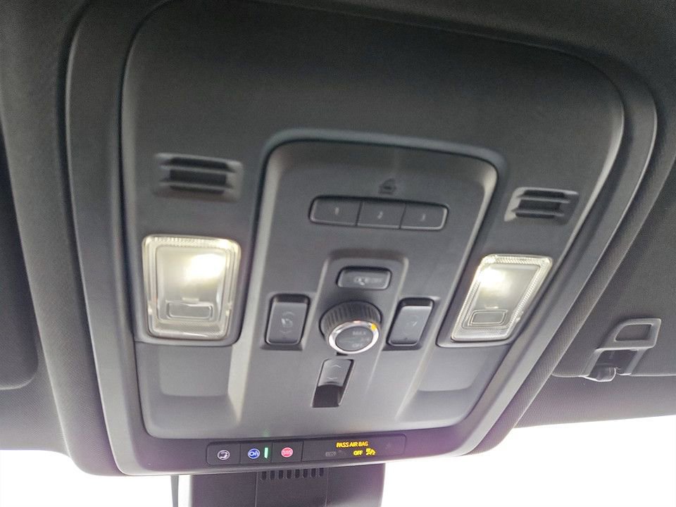 Used 2023 Chevrolet Suburban Premier image 22