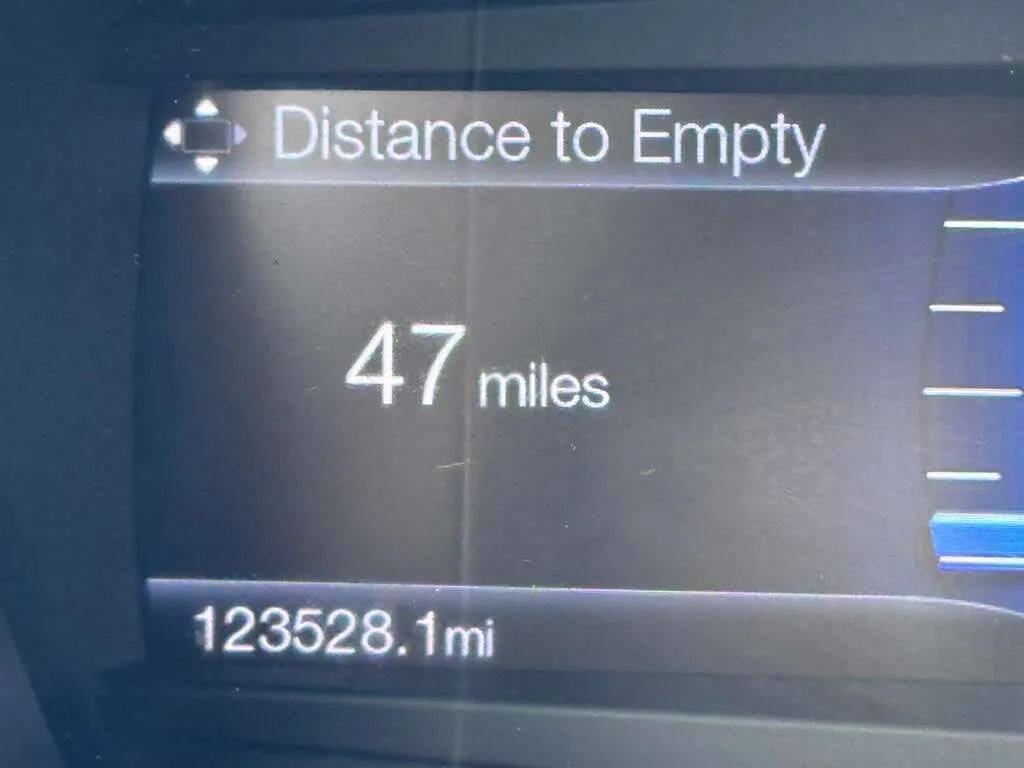 Used 2016 Ford Fusion SE FWD image 19