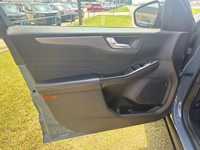 Used 2023 Ford Escape SE FWD image 11
