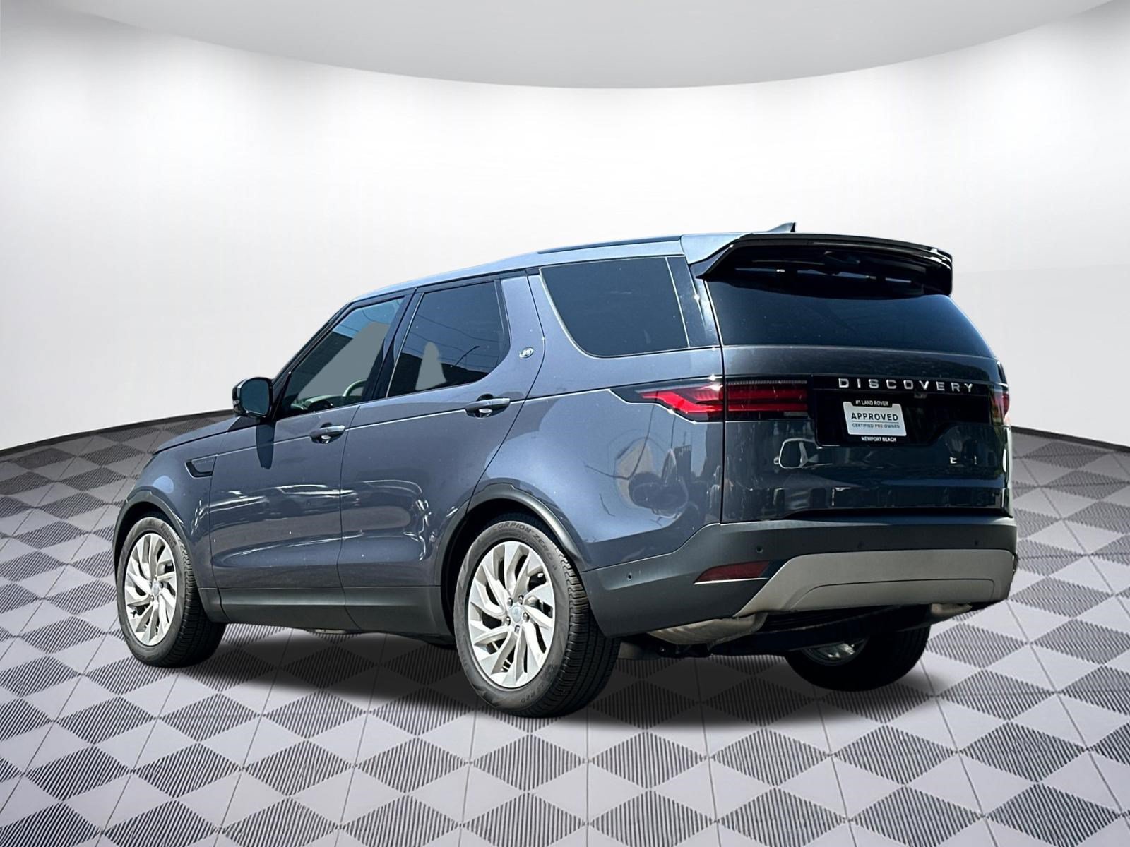 Certified 2025 Land Rover Discovery S AWD/4WD image 3