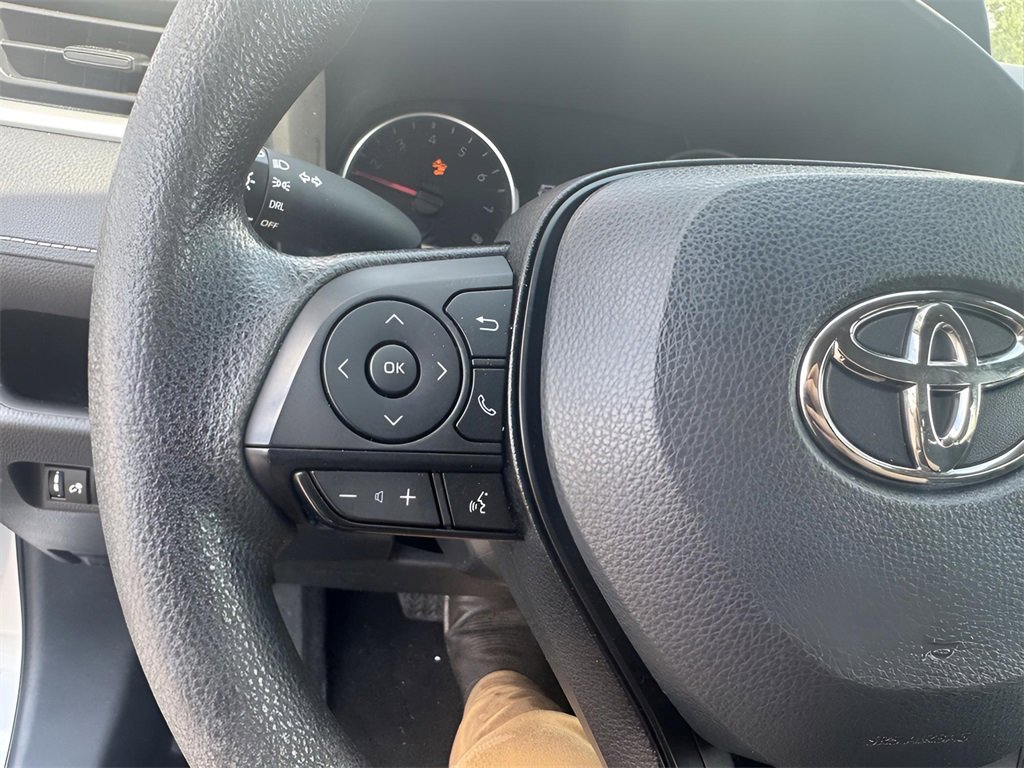 Used 2022 Toyota RAV4 LE image 29