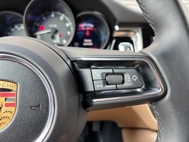 Certified 2025 Porsche Macan image 16