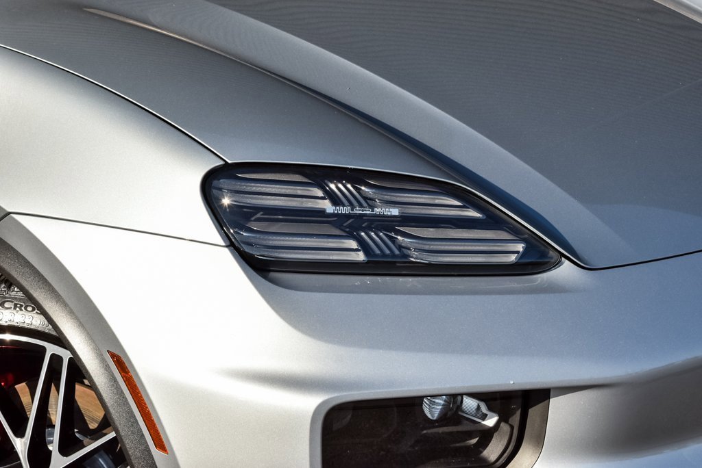 Certified 2025 Porsche Macan 4S Electric w/ Premium Package image 37