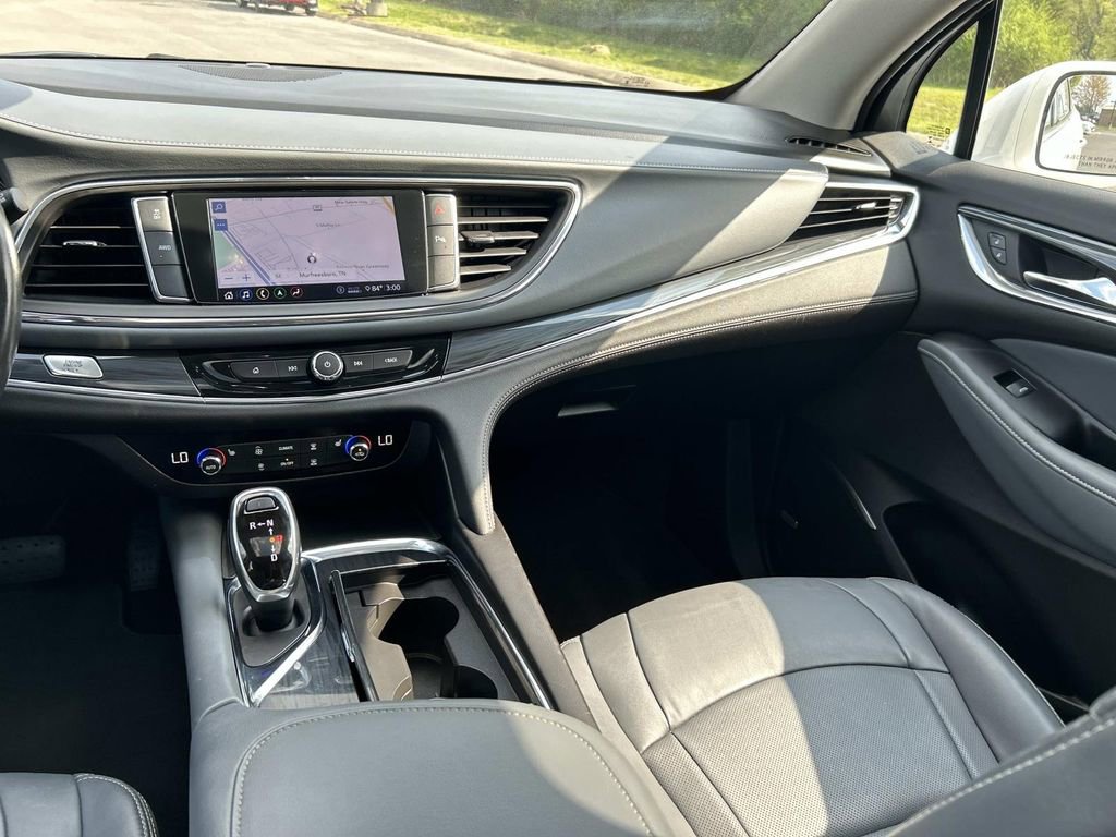 Used 2020 Buick Enclave Essence w/ Sport Touring Edition image 18