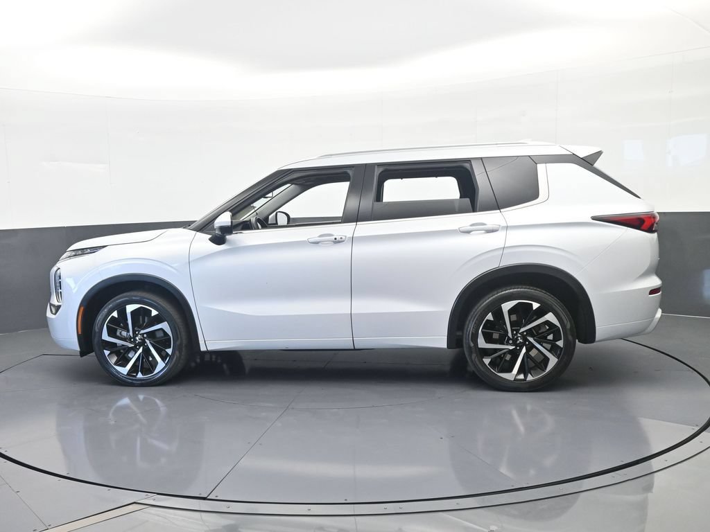 Used 2024 Mitsubishi Outlander SEL FWD image 3